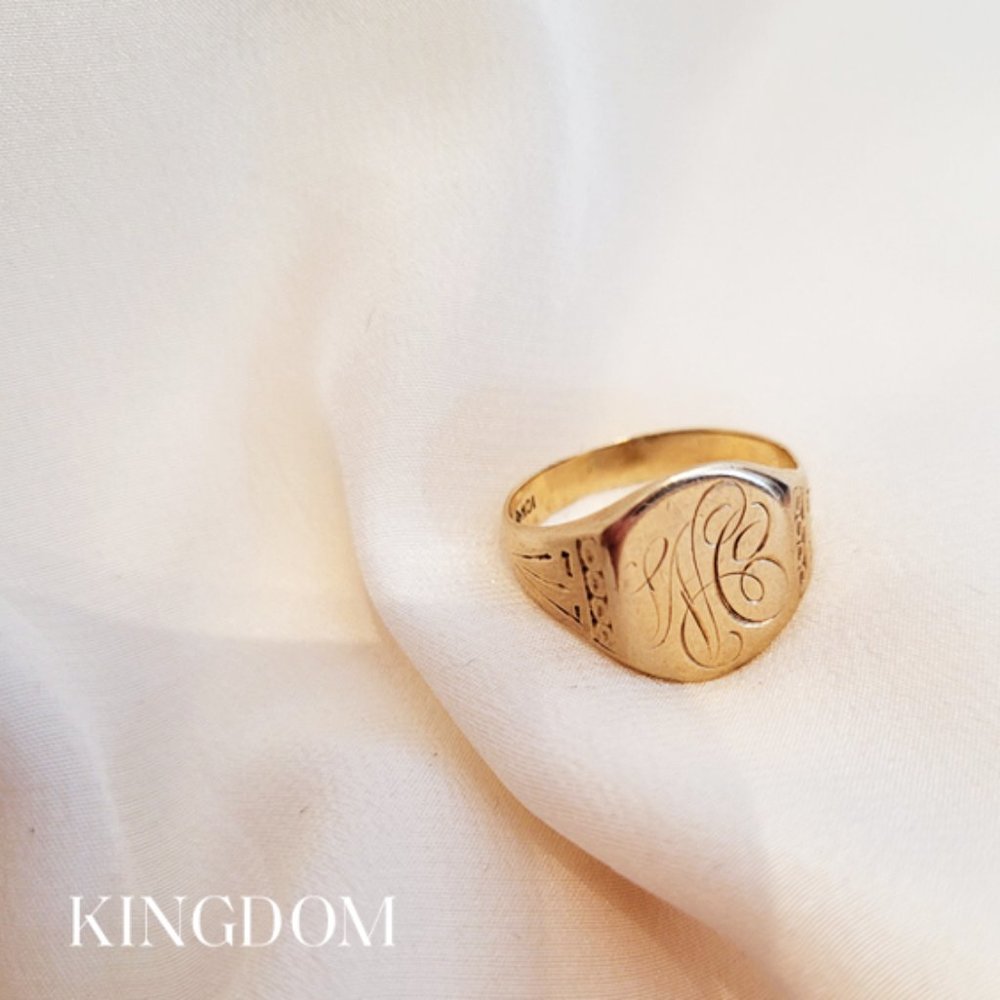 Antique Gold Cursive Signet Ring